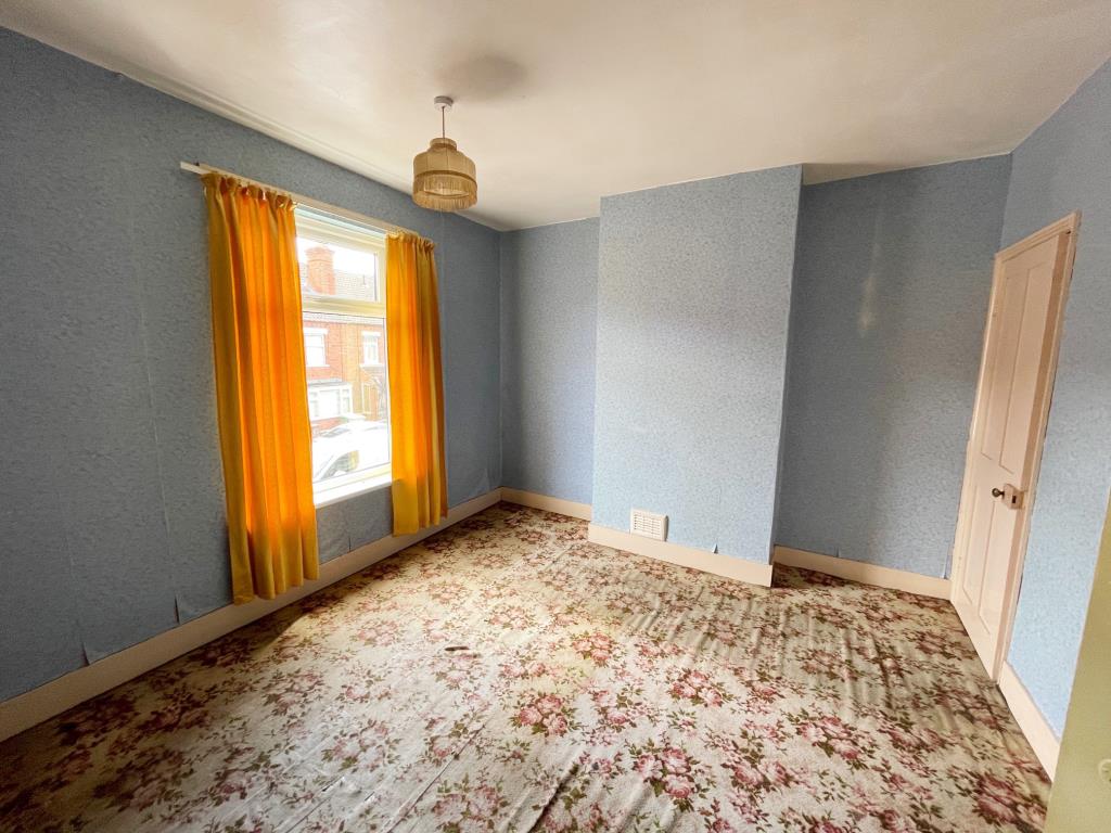 Lot: 34 - VACANT TERRACE HOUSE FOR IMPROVEMENT -